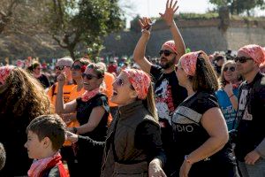 Organitzen una caminada solidària a favor de les persones sense llar a València