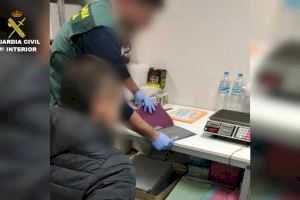 La Guardia Civil frustra el asentamiento de un nuevo punto de venta de cocaína en la provincia de Alicante