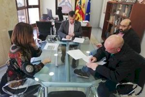 El Ayuntamiento de Aspe mejora las condiciones de los trabajadores del Servicio de Recogida de Residuos Municipal con la firma de un nuevo Convenio Colectivo