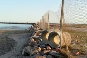 Denuncian un posible vertido de aguas contaminantes en la playa del Arenal en Burriana