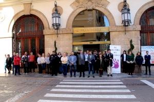 Sagunto guarda un minuto de silencio en señal de condena y repulsa por los presuntos asesinatos machistas ocurridos en Lugo y en Granada