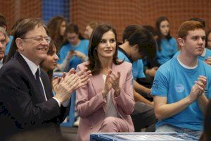 La Reina Letizia es bolca amb els joves emprenedors valencians