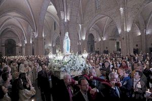 El cardenal Cañizares preside la “Misa de las Antorchas” en la Catedral ante cientos de personas enfermas y con discapacidad