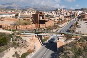 Agost ensanchará el puente de la Vía Verde por el que pasa la carretera de Novelda, reutilizando una estructura ferroviaria