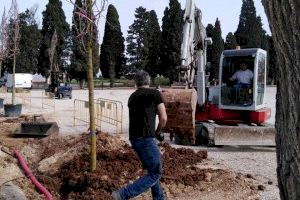 La renovación de la entrada del cementerio, tarea destacada de mantenimiento esta semana en Almussafes