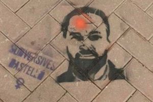Vox pide a la UJI que expulse al grupo feminista que pintó a Santiago Abascal con un tiro en la frente