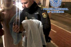 Una patrulla de Policia Nacional salva a un beu després de 20 minutos de reanimació