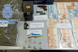 La Policía Nacional ha desarticulado una organización criminal en Alicante y ha intervenido más de 100 kilos de marihuana y un arma de fuego