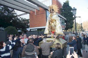 La imagen peregrina de la Virgen de los Desamparados visita por primera vez el colegio Guadalaviar de Valencia