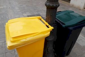 El Ayuntamiento refuerza la limpieza en Fallas con un incremento de papeleras selectivas y urinarios