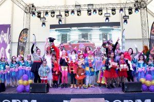 Los niños de Benidorm se divierten en el desfile de Carnaval Infantil
