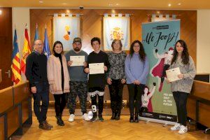 La alcaldesa entrega los certificados a jóvenes del programa Jove Oportunitat 2019