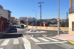Una rotonda regula ya el tráfico en la avenida de València con el cruce de la carretera de Xàbia