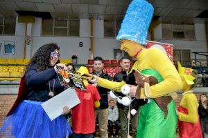 “La Familia Simpson” y “La Noria” ganan el primer premio del Carnaval de Altea