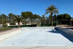 Les Coves de Vinromà trabaja en la renovación de la piscina infantil