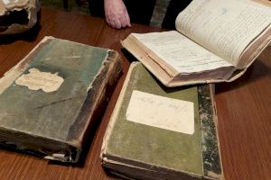 Juan José Chiarri dona al Arxiu Municipal tres libros de registro de la Ayudantía Militar de Marina de Dénia de principios del siglo pasado