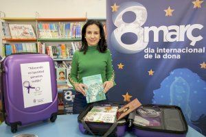 Onda celebra el “Día  Internacional de la Mujer” con maletas violetas cargadas de libros que fomentan la igualdad