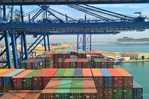 Valenciaport canaliza 428.000 contenedores durante el primer mes del año