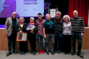 Ana Coronado Gavilán recibe el premio Dona Atenea 2020