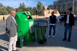 El Ayuntamiento de Elche reparte contenedores especiales en los negocios de hostelería para incrementar un 20% el reciclaje de vidrio