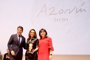 La periodista y escritora Mónica Carrillo gana el ‘Premio Azorín de Novela 2020’ con su obra ‘La vida desnuda’