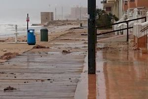 Actuaciones de reparación en varias zonas del litoral torrevejense por el paso de la Borrasca Gloria