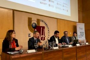 El alcalde de Elche clausura la IV Universidad de Invierno sobre cooperación internacional  y desarrollo sostenible celebrada en la UMHE