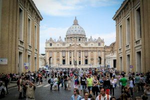 El coronavirus llega al Vaticano