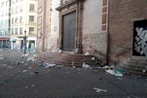 La suciedad cubre las calles de Valencia en el fin de semana prefallas