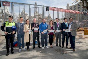 La Plaza del Ayuntamiento se llena de color y runner en el 40 aniversario de Maratón Valencia