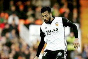 El futbolista del València CF Ezequiel Garay, positiu en coronavirus