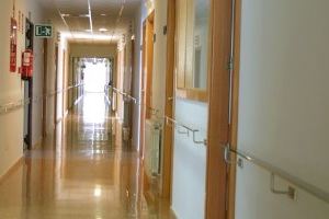 Sanidad confirma dos brotes de coronavirus en residencias de mayores valencianas