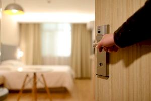 Hotels convertits en hospitals i altres tancats al públic
