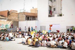 El Ayuntamiento entrega 1.200 vales de compra a los niños de Paterna con becas de comedor municipales