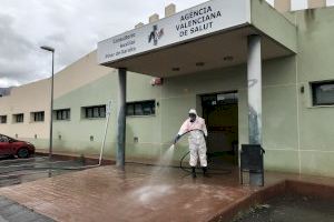 Continúa la desinfección de contenedores,  accesos supermercados y centros sanitarios en La Nucía