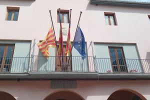 Los Ayuntamientos de Castellón izan la bandera a media asta en señal de duelo por las víctimas del coronavirus