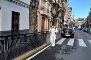 La Concejalía de Servicios del Ayuntamiento de Buñol continúa desinfectando todas las calles del municipio