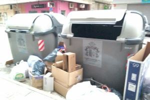 Orihuela pide colaboración ciudadana para frenar el depósito de bolsas de basura fuera de los contenedores