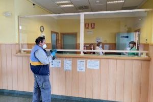 El Ayuntamiento de La Nucía instala una mampara  en el Consultorio de Salud de Pinar
