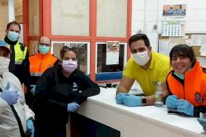 Los voluntarios de Protección Civil del Ayuntamiento participan en el dispositivo del COVID en Alicante en labores de atención ciudadana y con los más vulnerables
