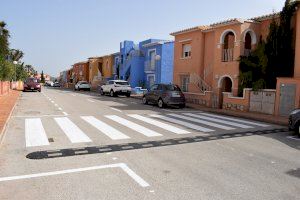 La calle Thomas Wilson de El Poble de Benitatxell mejora su seguridad tras los trabajos de ordenación vial