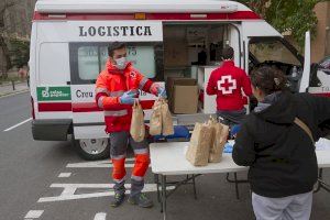 Valencia repartirá cestas  con productos para una semana a personas mayores