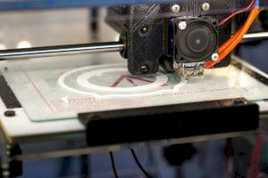 El personal de la UMH dona en una mañana más de 21.000 euros para la compra de material para fabricar productos sanitarios con impresoras 3D