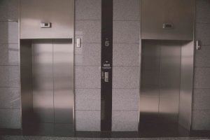 ¿Es seguro viajar en ascensor durante la crisis sanitaria del coronavirus?