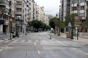 La paralització de les activitats no essencials deixa una València desconeguda al seu pas
