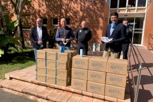 El alcalde de Alicante entrega la donación de 600 sprays nasales de la empresa Laboratorios Quinton a la Policía Local y Bomberos del SPEIS