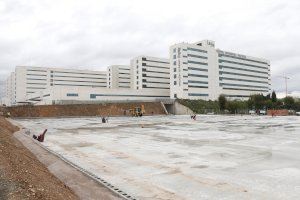 La sanidad privada critica que se estén construyendo hospitales de campaña mientras los suyos están infrautilizados