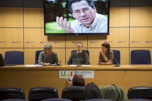 La rectora de la UJI firma el convenio para convocar el VIII premio de poesía Manel Garcia Grau