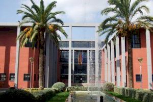 El Ayuntamiento de Xirivella facilitará el temario impreso al alumnado sin conexión telemática