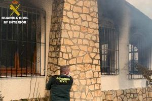 Auxilian a una octogenaria cuya vivienda de Moraira se encontraba en llamas